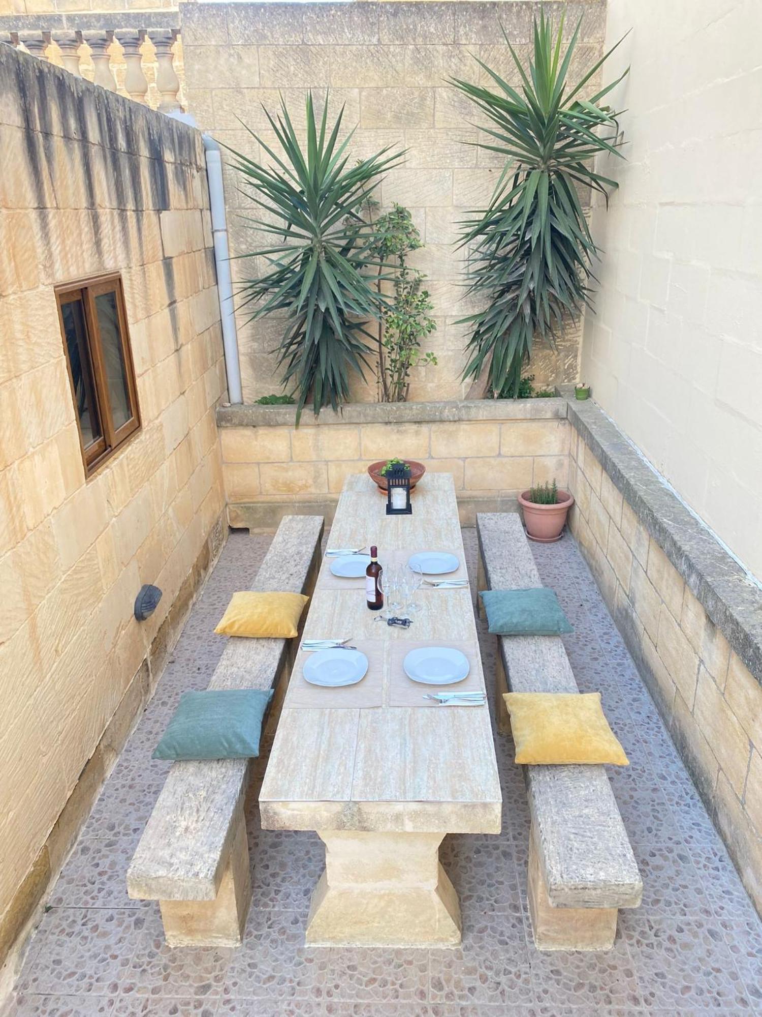 A La Maison B&B Xagħra Екстериор снимка