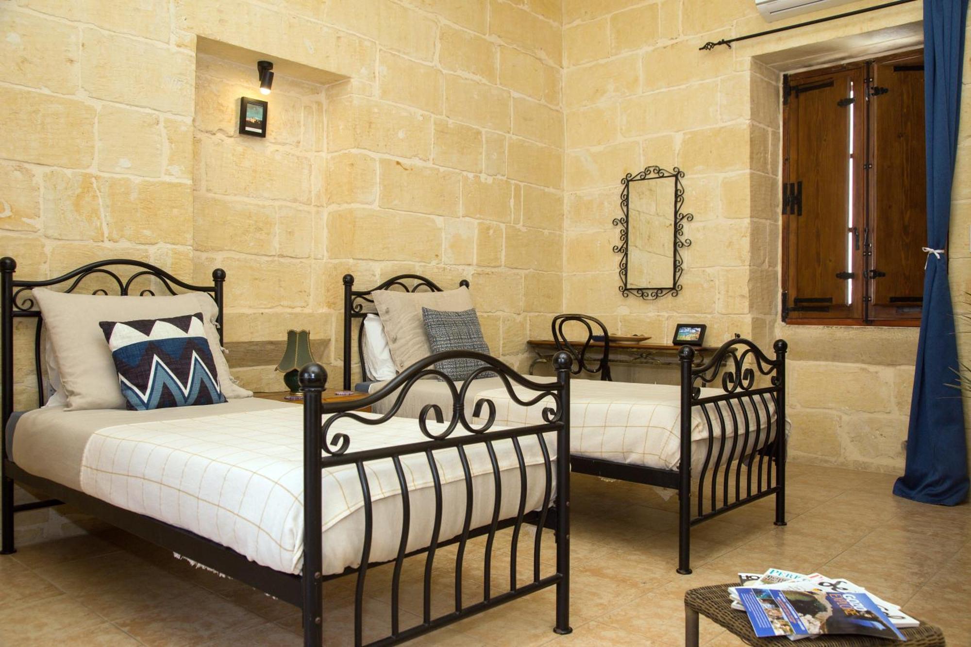 A La Maison B&B Xagħra Екстериор снимка