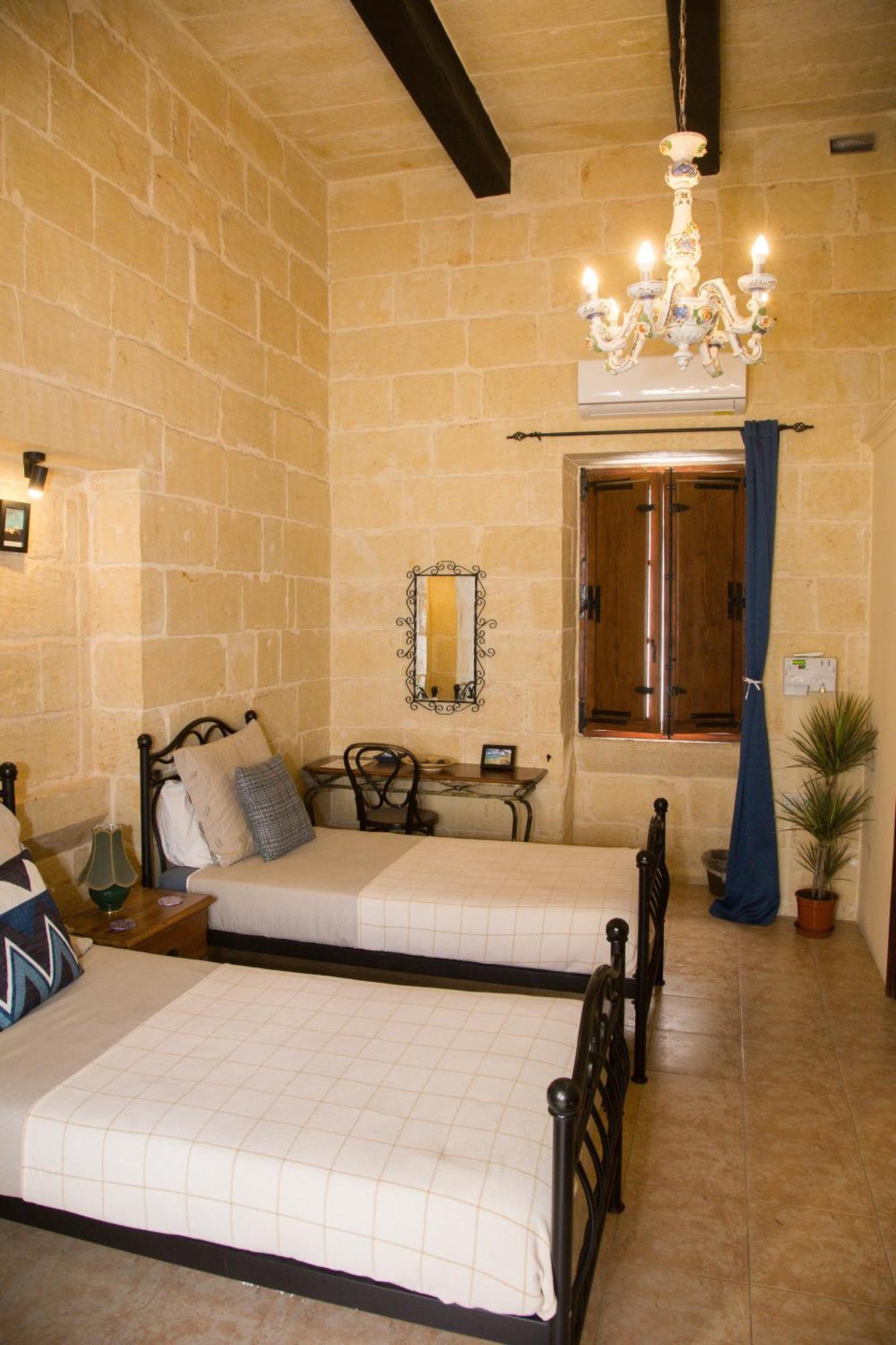 A La Maison B&B Xagħra Екстериор снимка