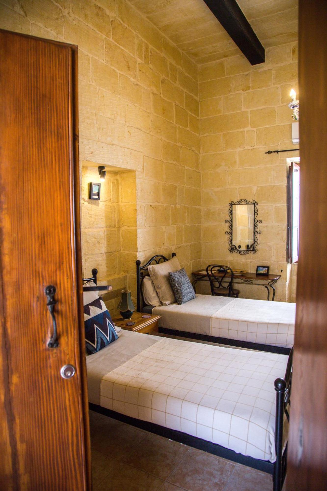 A La Maison B&B Xagħra Екстериор снимка